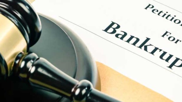 법인파산은 회사가 더 이상 재정적으로 회생할 수 없다고 판단될 때, 법적인 절차를 통해 회사의 자산을 청산하고, 채무를 해결하는 과정입니다. 파산 절차는 주로 두 가지 주요 목적을 가지고 있습니다.