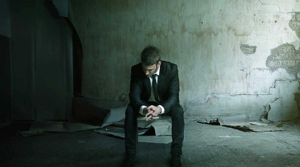 개인회생의 주요 목적은 채무자가 최소한의 생활을 유지하며 일정한 기간 동안 채무를 변제한 뒤 잔여 채무를 탕감받아 경제적 회생의 기회를 얻도록 하는 것입니다.